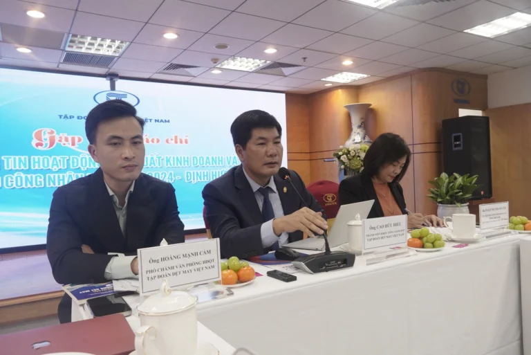 Ngành dệt may Việt Nam vượt khó nhờ các đơn hàng chuyển hướng bất ngờ