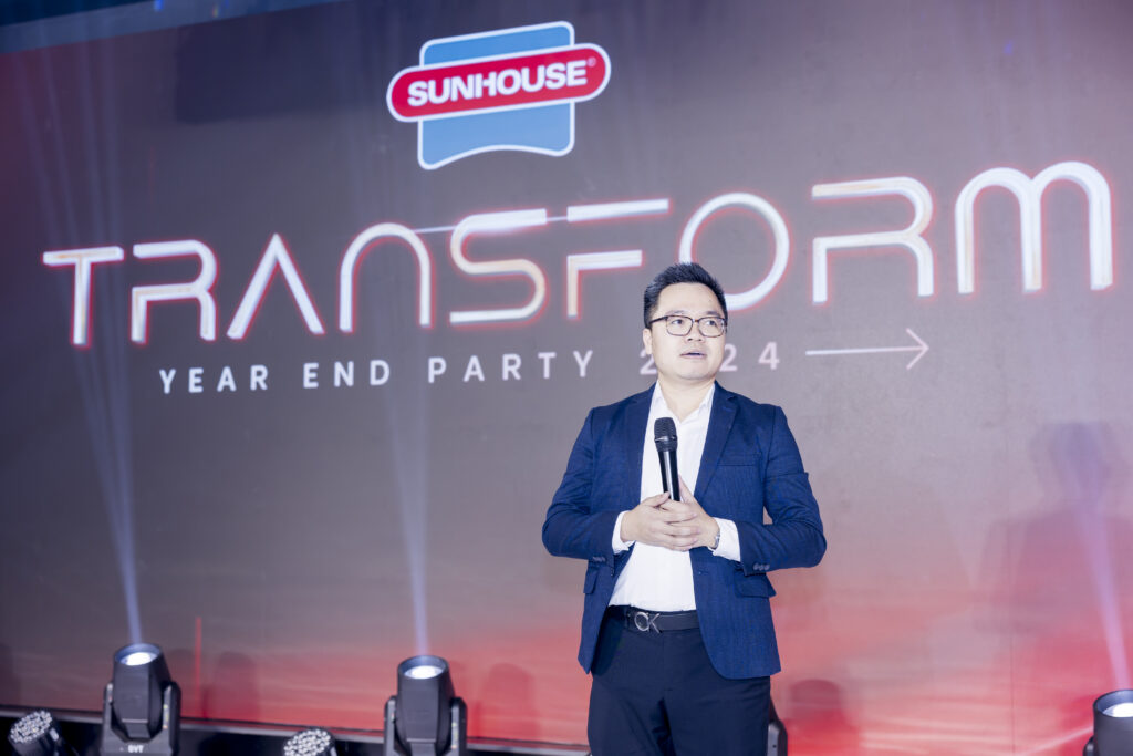 Ảnh chuyên gia Vũ Kim Tuấn trong một buổi chia sẻ cuối năm